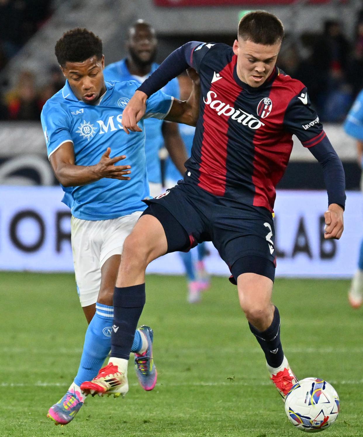 关于博洛尼亚客场挑战那不勒斯，主帅面临考验的信息