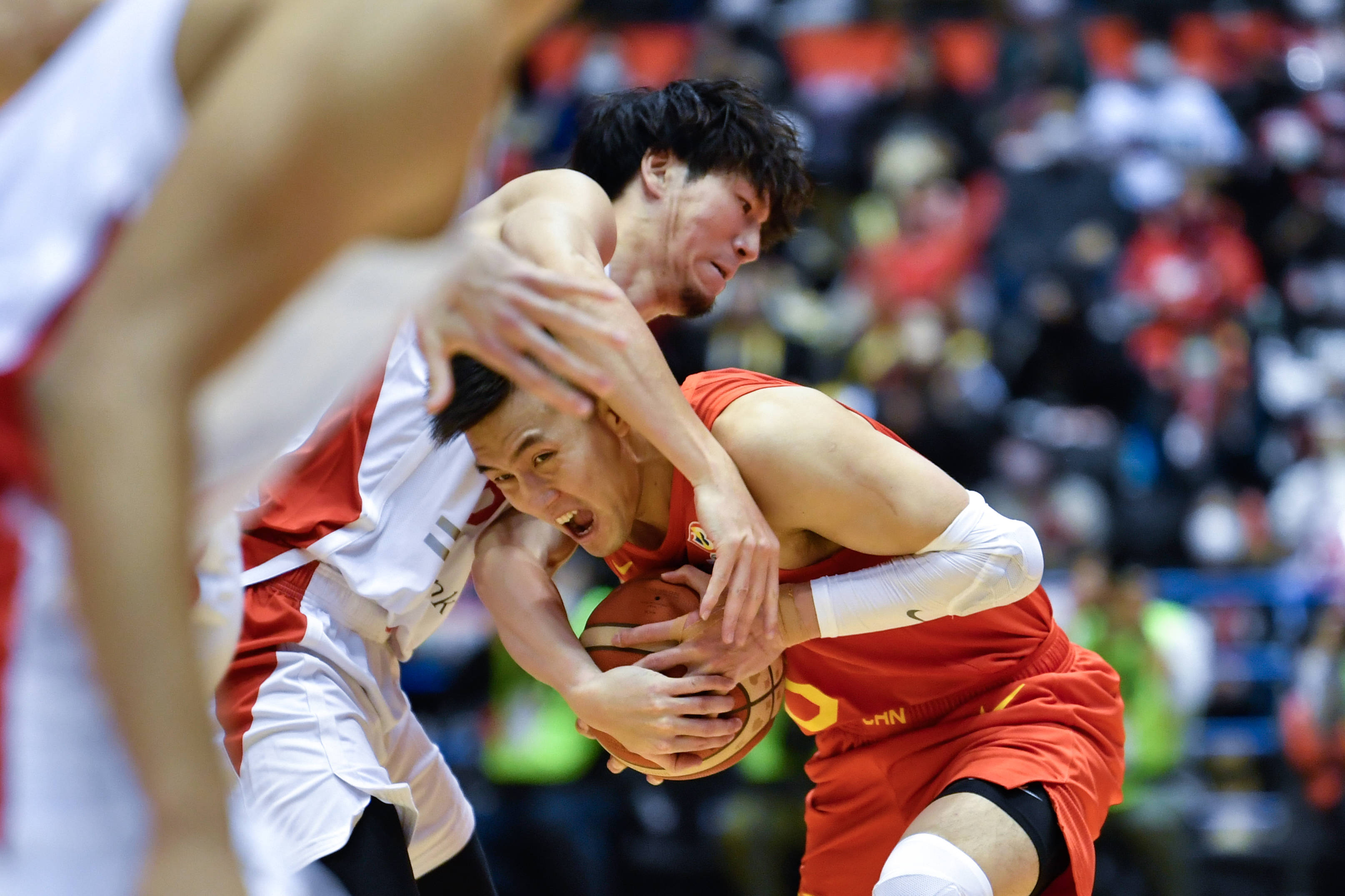 关于紧张对决!国家队与对手激烈争夺胜利的信息 关于紧张对决!国家队与对手激烈争夺胜利的信息