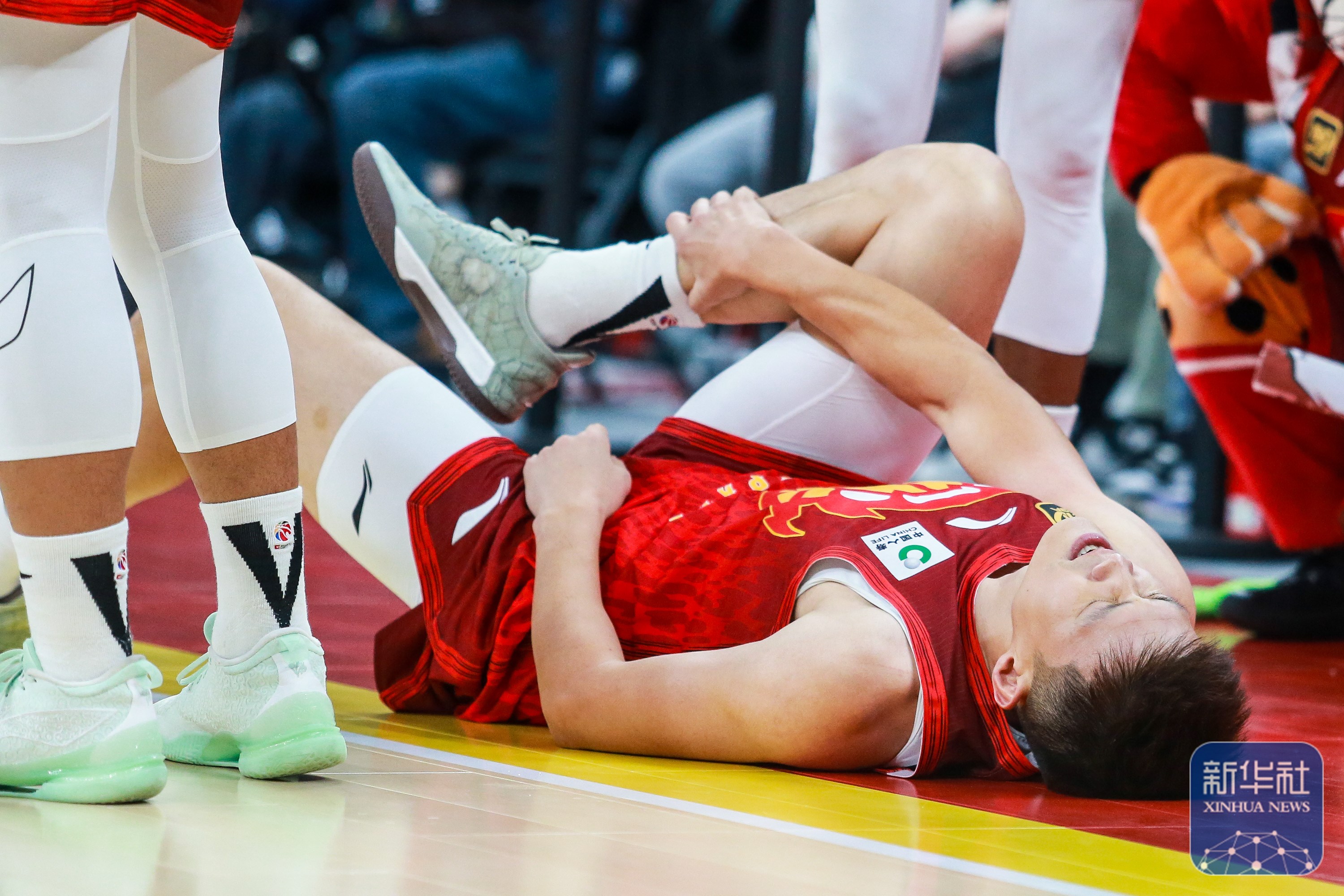 关于世界篮坛拼力争夺，硝烟弥漫赛场的信息