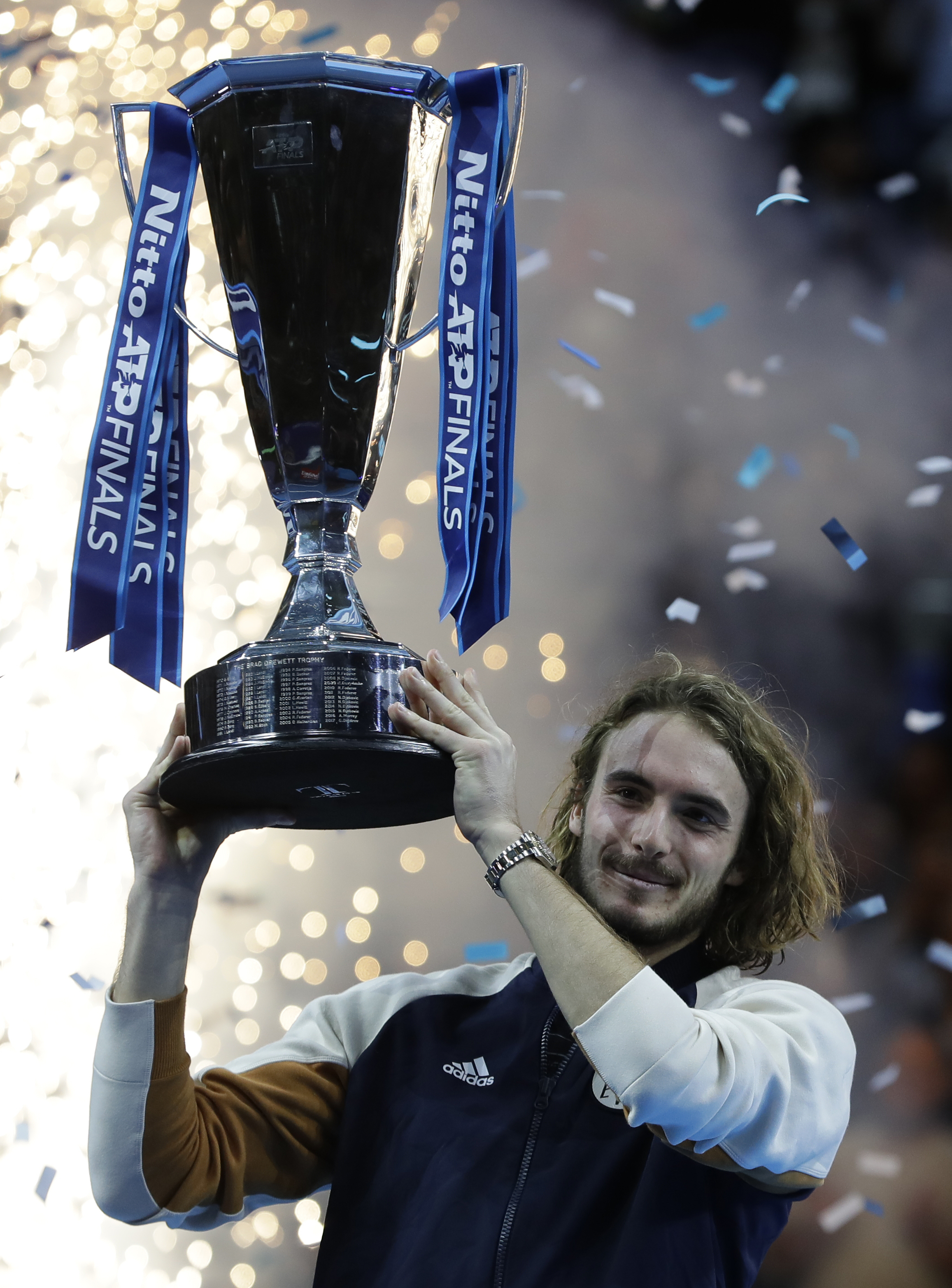 关于世界网球队爆冷欧洲网球队,西西帕斯统治全场的信息 关于世界网球队爆冷欧洲网球队,西西帕斯统治全场的信息