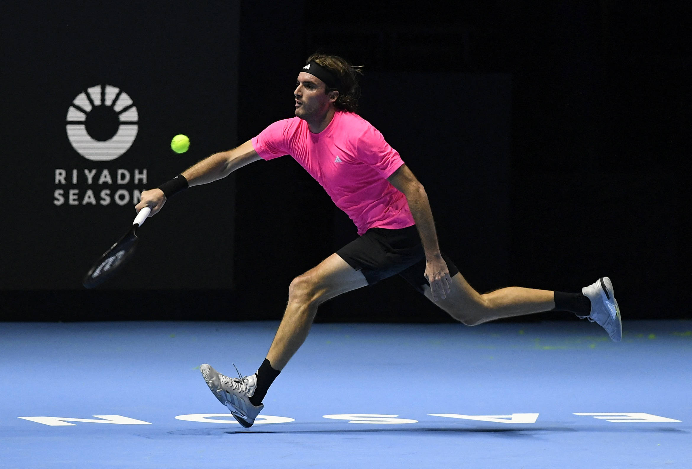 关于世界网球队爆冷欧洲网球队,西西帕斯统治全场的信息 关于世界网球队爆冷欧洲网球队,西西帕斯统治全场的信息