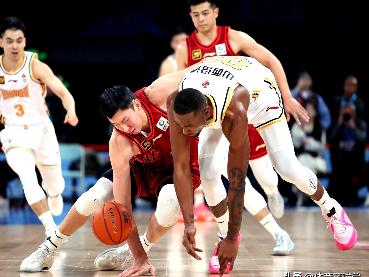 广东队逆转勇士，周琦扛起全队