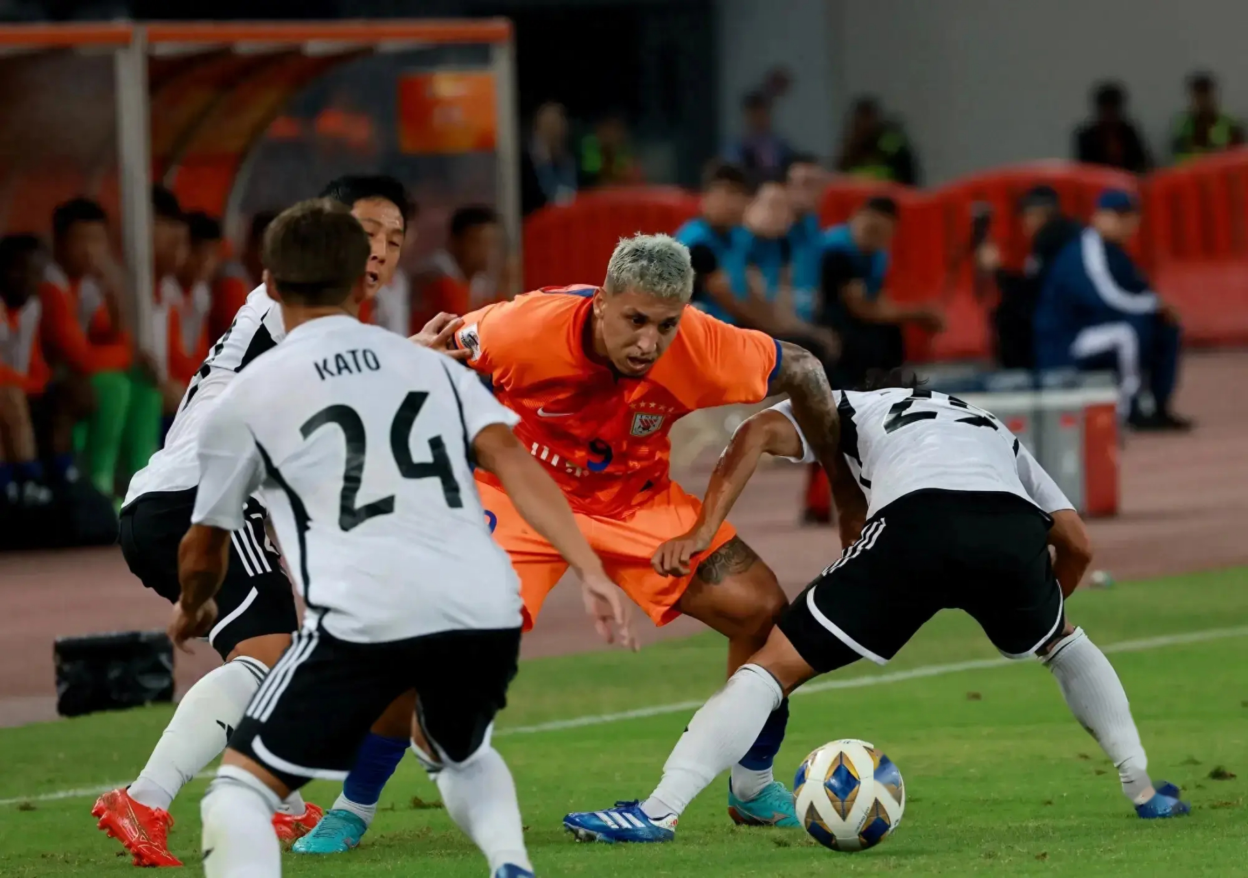 山东队在比赛中力挫对手，带走胜利